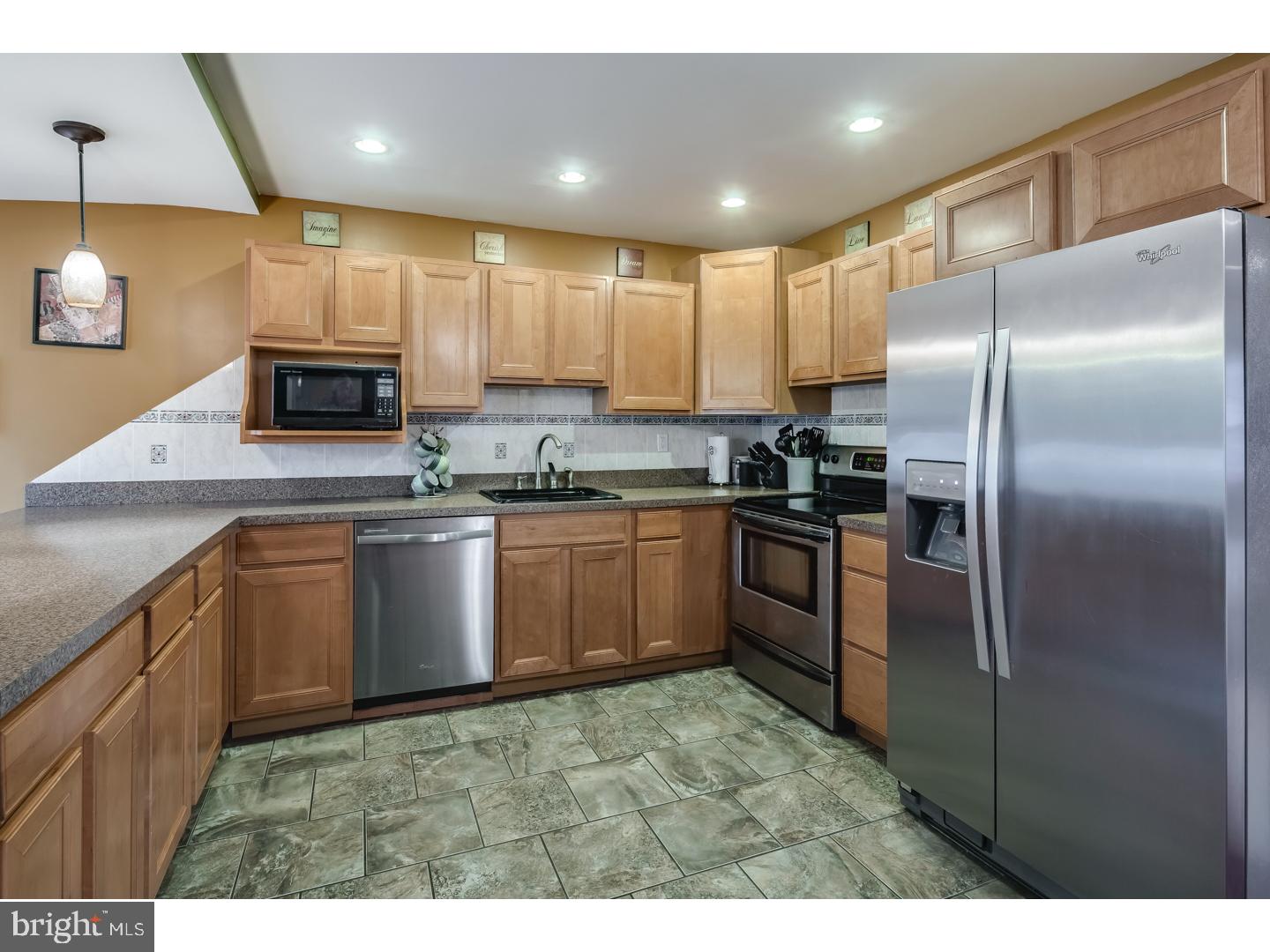 83 Harrow Road Levittown, PA 19056 - Photo 13 of 24 Gallery Image 13
