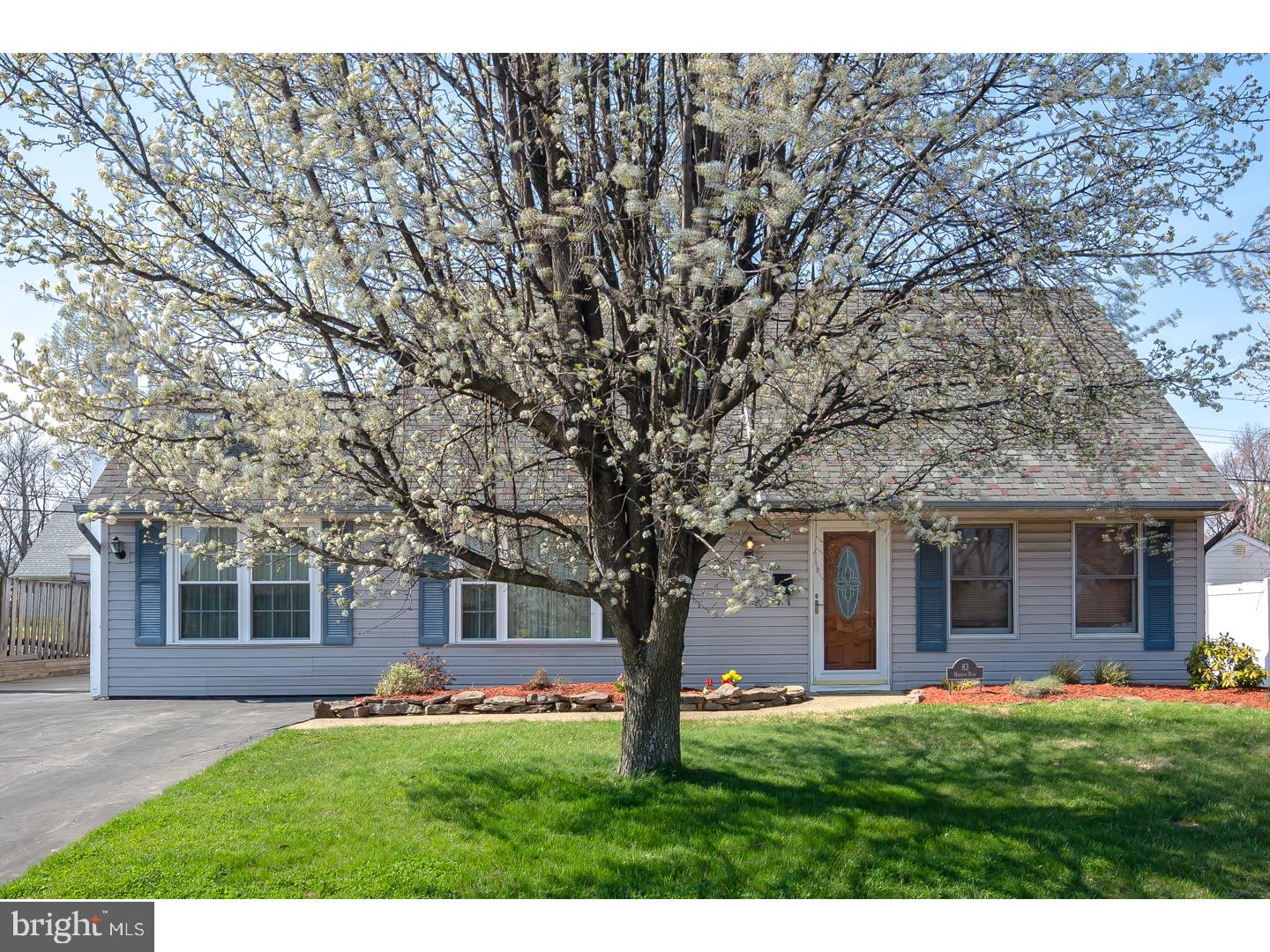 83 Harrow Road Levittown, PA 19056 - Photo 3 of 24 Gallery Image 3