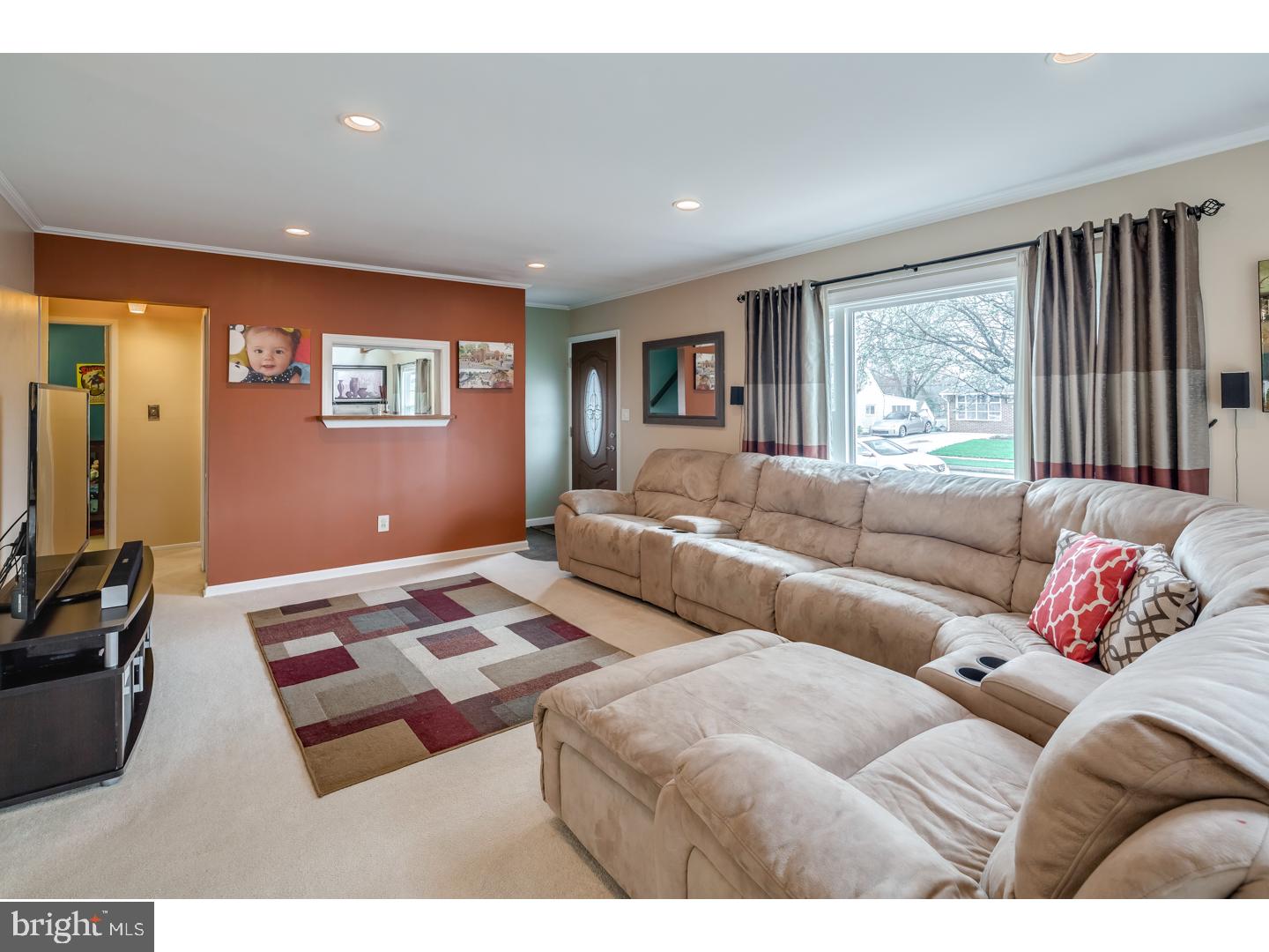 83 Harrow Road Levittown, PA 19056 - Photo 4 of 24 Gallery Image 4