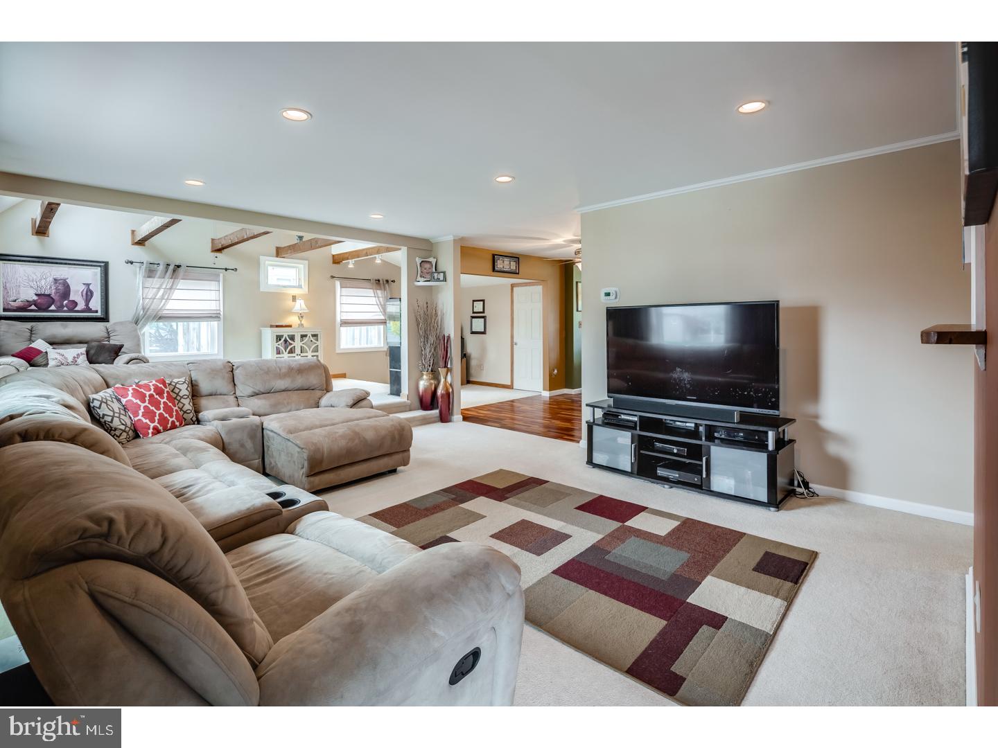 83 Harrow Road Levittown, PA 19056 - Photo 5 of 24 Gallery Image 5