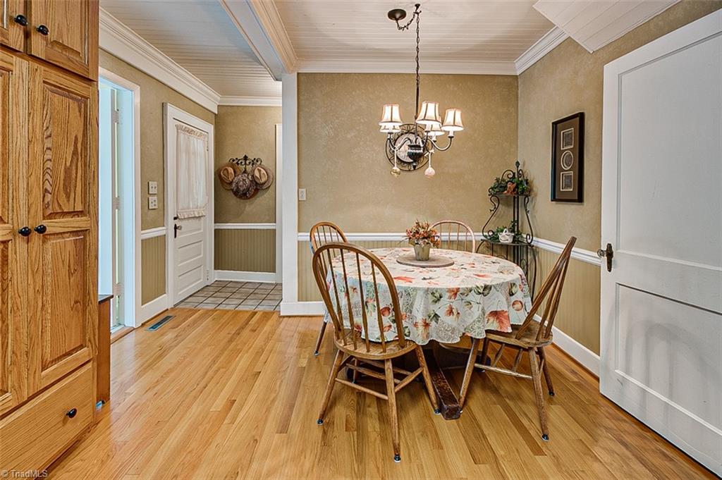 471 Mack Road Asheboro, NC 27205 - Photo 11 of 33 Breakfast nook