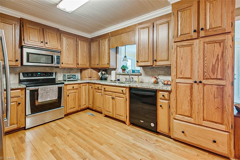 471 Mack Road Asheboro, NC 27205 - Photo 12 of 33 Granite countertops and tile backsplash