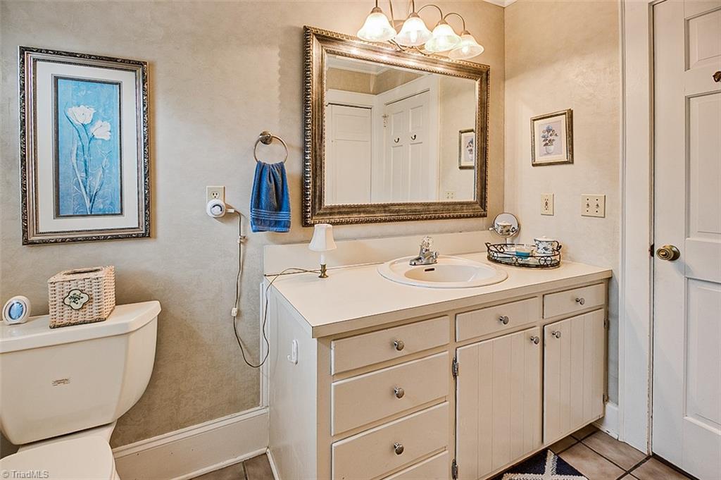 471 Mack Road Asheboro, NC 27205 - Photo 18 of 33 Downstairs full bathroom