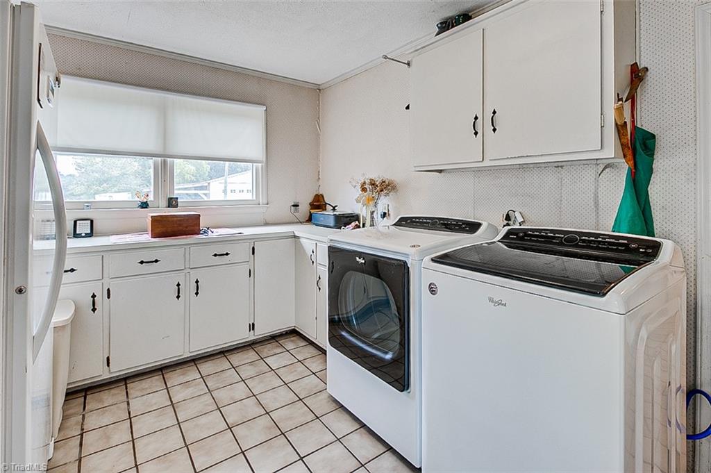 471 Mack Road Asheboro, NC 27205 - Photo 19 of 33 Laundry room on main floor