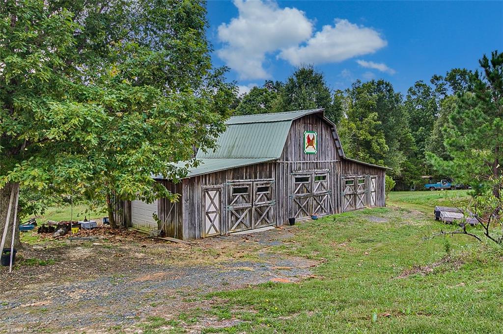 471 Mack Road Asheboro, NC 27205 - Photo 5 of 33 Large barn