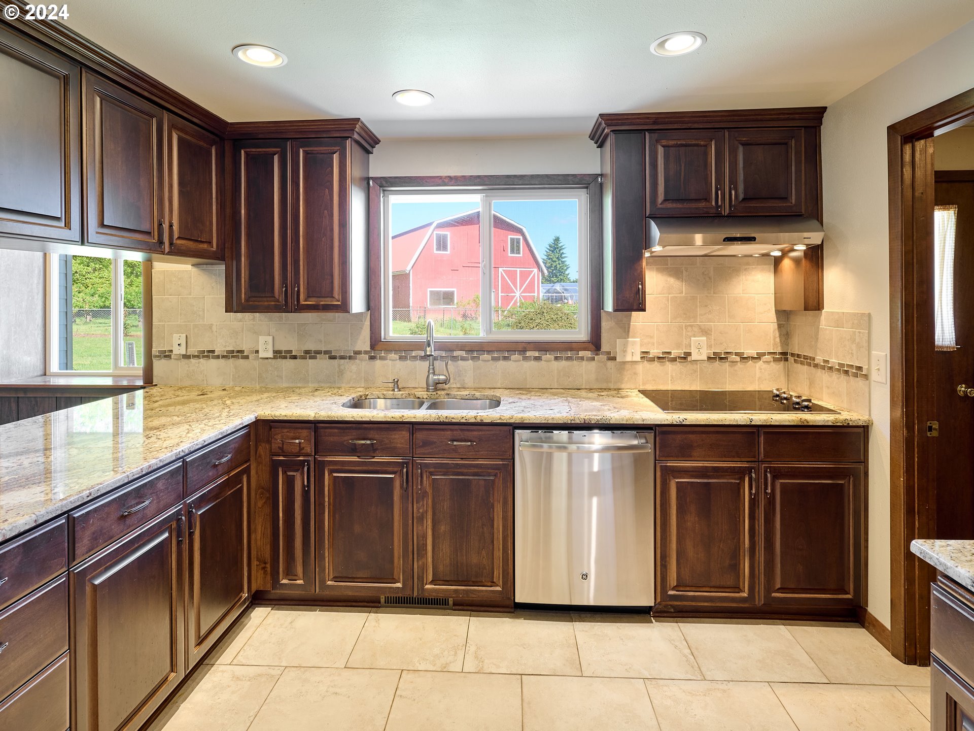 16795 Butteville Road Northeast Woodburn, OR 97071 - Photo 14 of 46 Gallery Image 14