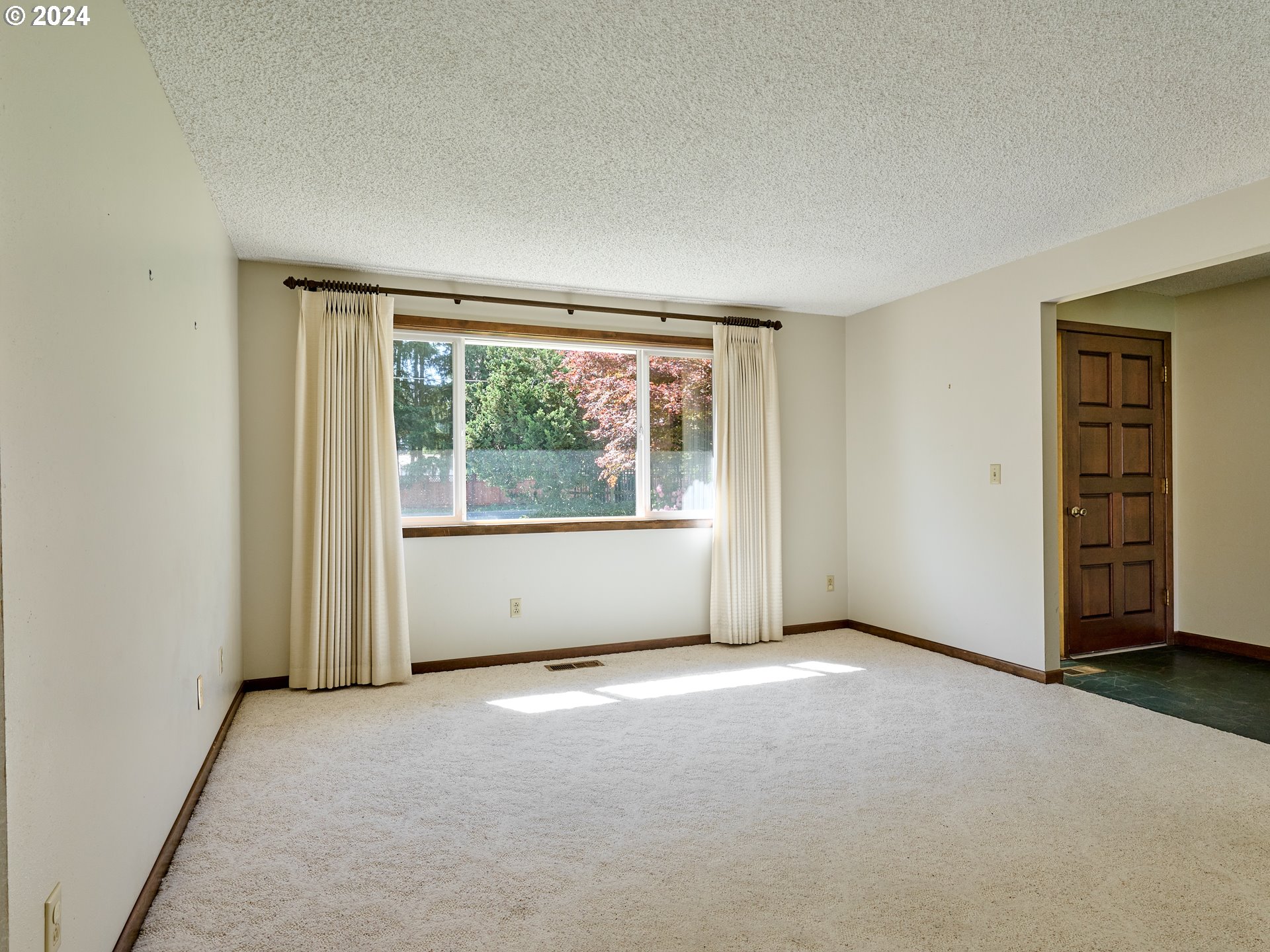 16795 Butteville Road Northeast Woodburn, OR 97071 - Photo 4 of 46 Gallery Image 4