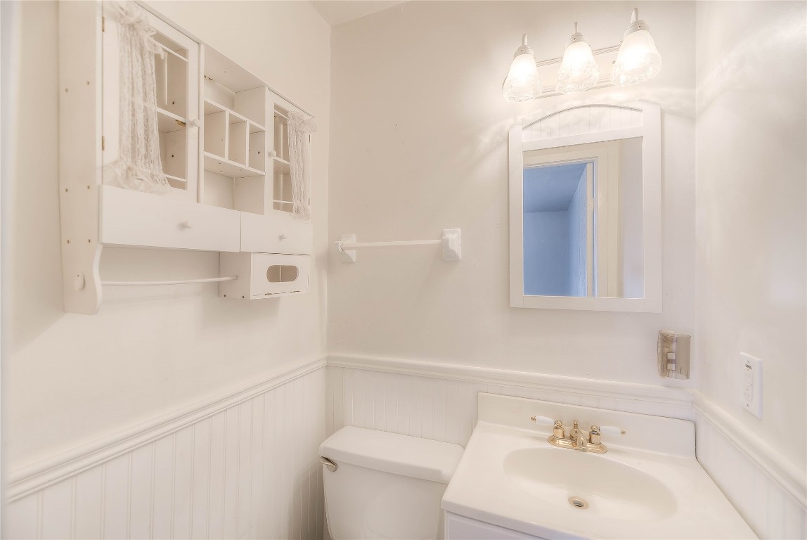25634 Chestnut Lane Splendora, TX 77372 - Photo 24 of 45 a bathroom with a sink a toilet and shower