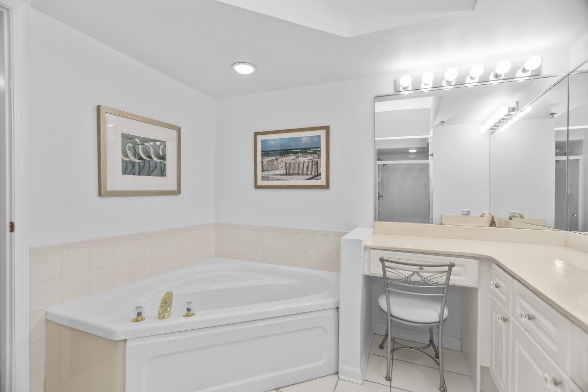 9200 East Prairie Road, Unit 209 Evanston, IL 60203 - Photo 15 of 24