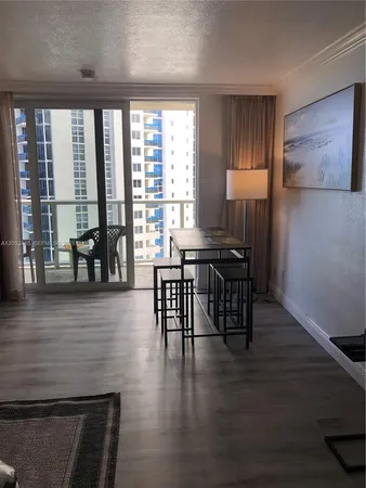 $2,000 | 19201 Collins Avenue, Unit 806, Sunny Isles Beach, FL 33160