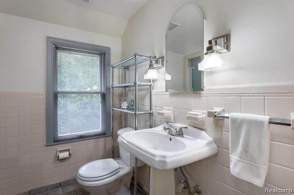 31241 Lahser Road Beverly Hills, MI 48025 - Photo 33 of 65