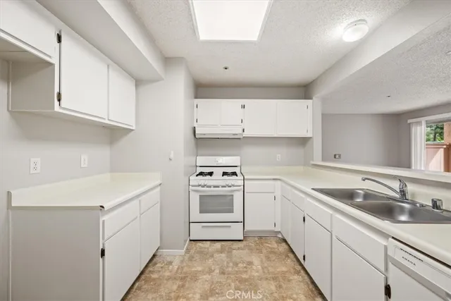 $379,000 | 321 Inger Drive, Unit K94, Santa Maria, CA 93454