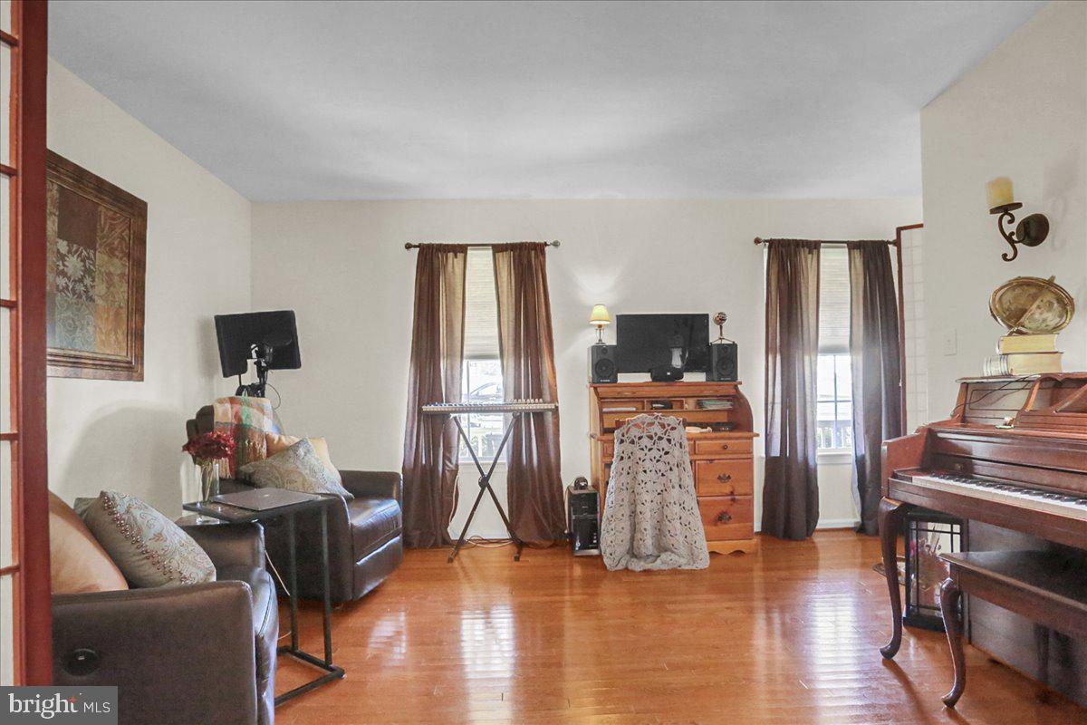404 Roxberry Drive Reading, PA 19608 - Photo 8 of 42