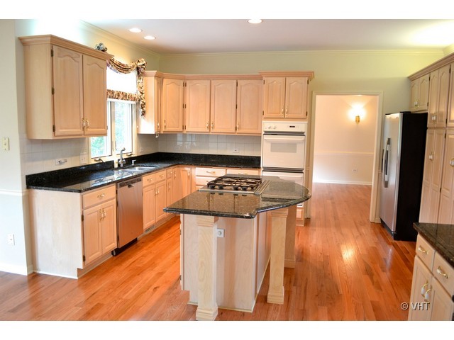 1204 Conan Doyle Road Naperville, IL 60564 - Photo 8 of 25