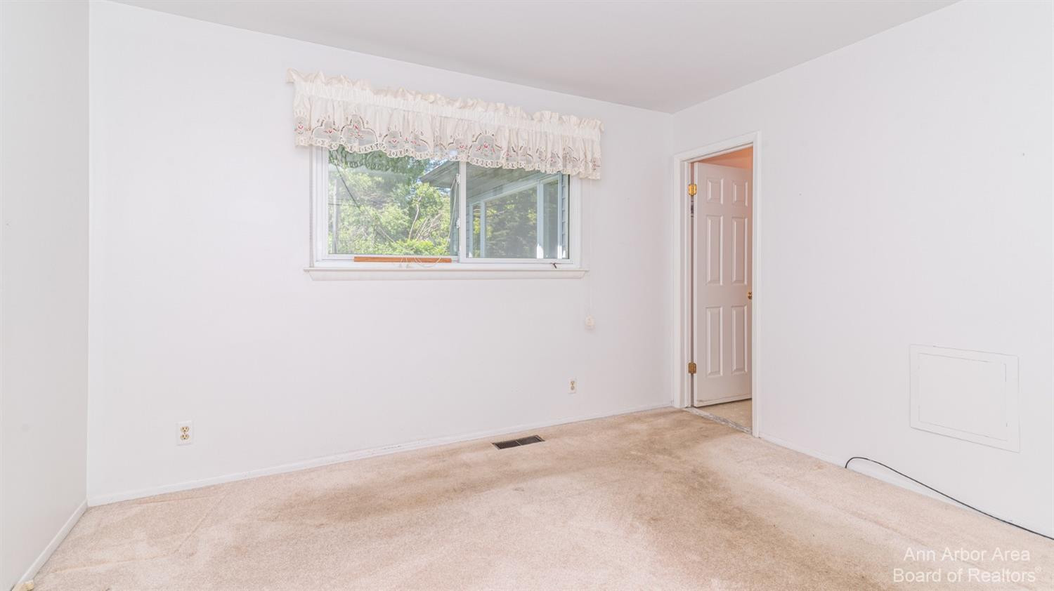 3904 Golfside Road Ypsilanti, MI 48197 - Photo 8 of 32 Photo 8