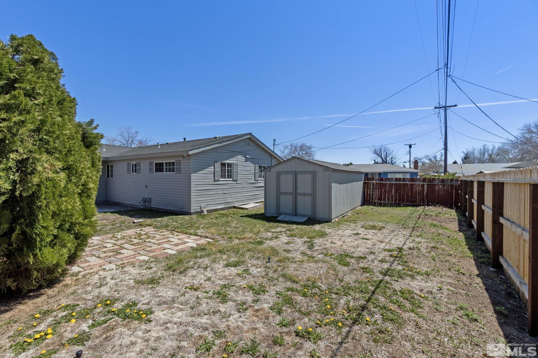 1685 Clemson Road Reno, NV 89502 - Photo 25 of 32 a backyard of a house