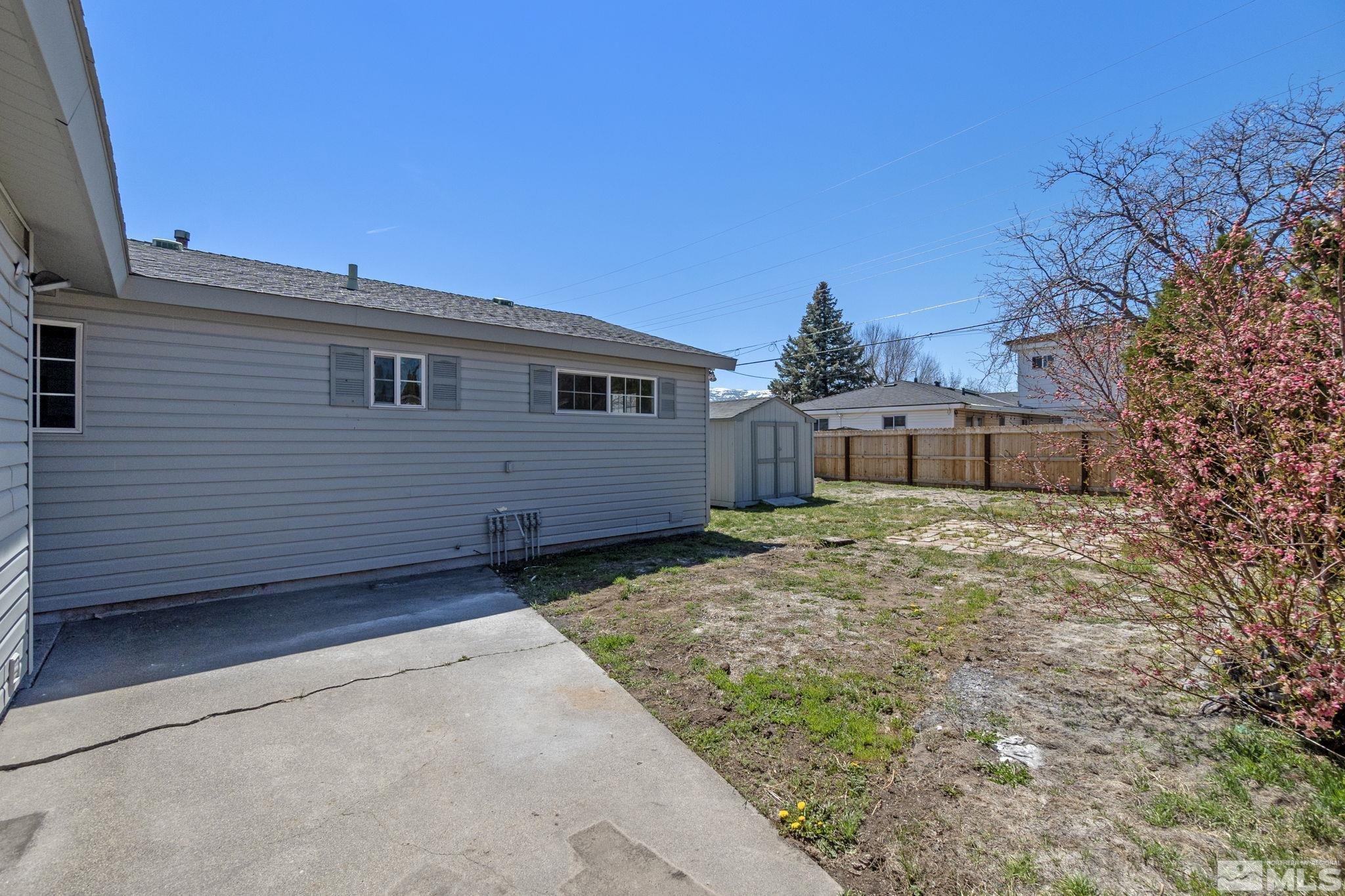 1685 Clemson Road Reno, NV 89502 - Photo 26 of 32 a front view of a house with a yard