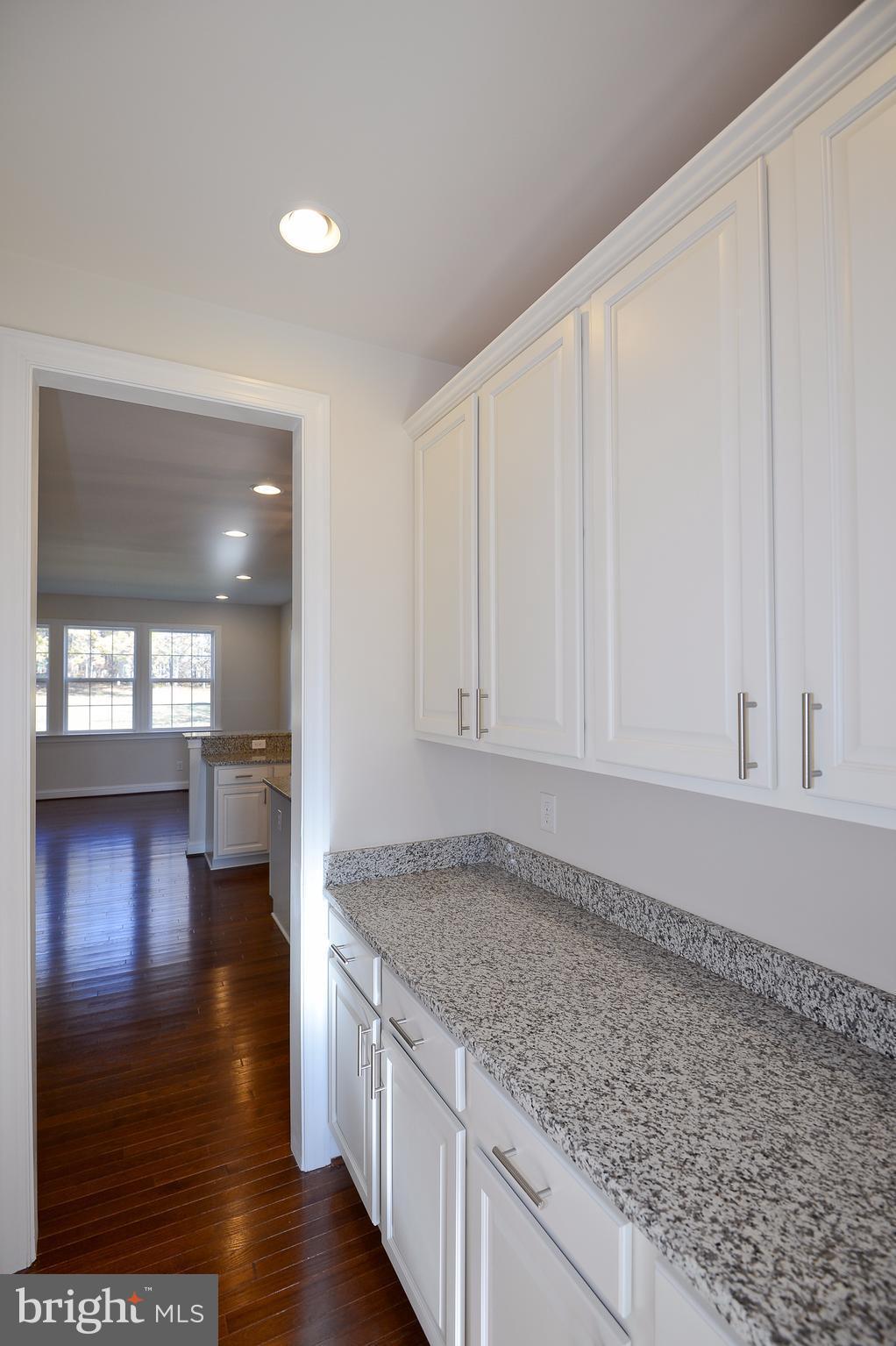 15308 Thoroughfare Road Gainesville, VA 20155 - Photo 11 of 30 Butler's Pantry