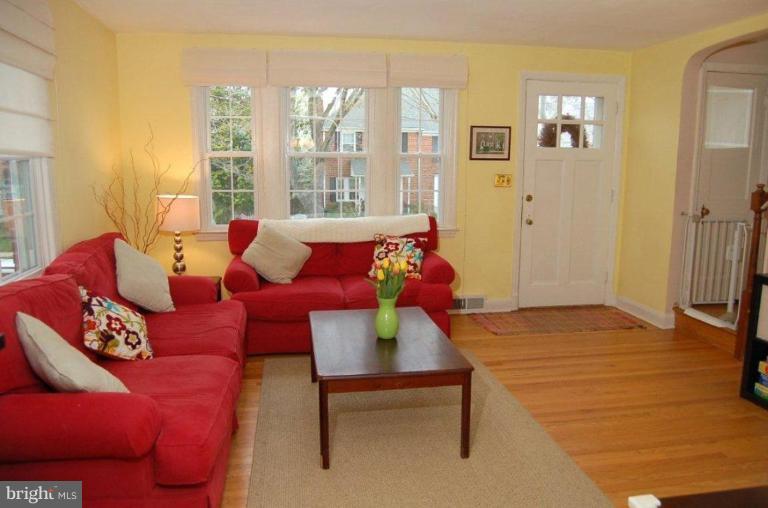 315 Overbrook Road Baltimore, MD 21212 - Photo 7 of 18 Living Room