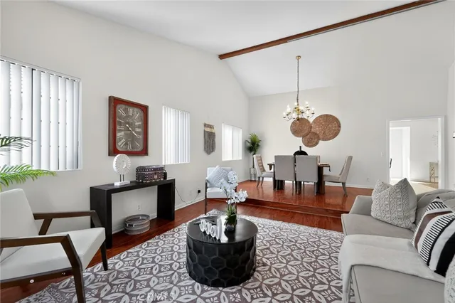 $928,500 | 20254 Stagg Street, Winnetka, CA 91306