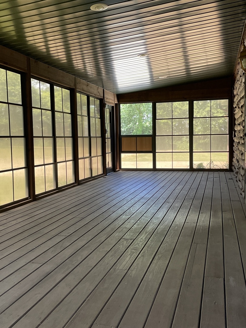 9826 Birkbeck Road Clinton, IL 61727 - Photo 3 of 32 wooden floor on roof deck