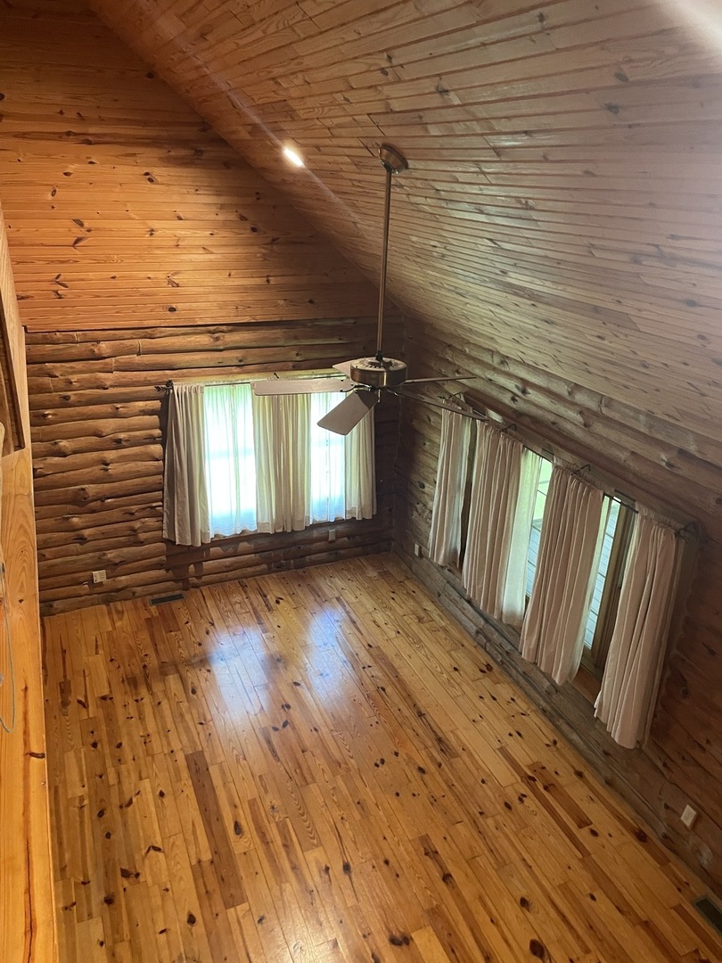 9826 Birkbeck Road Clinton, IL 61727 - Photo 5 of 32 a view of entryway with wooden floor