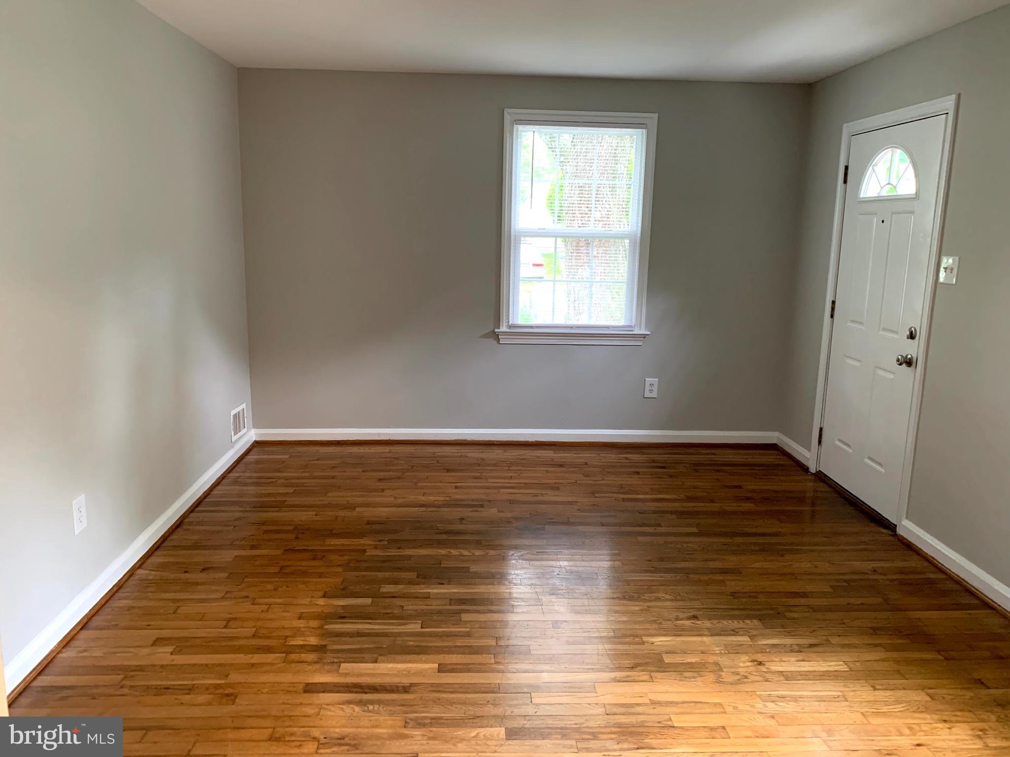 508 Pinewood Road Rockville, MD 20850 - Photo 13 of 29 Living Room