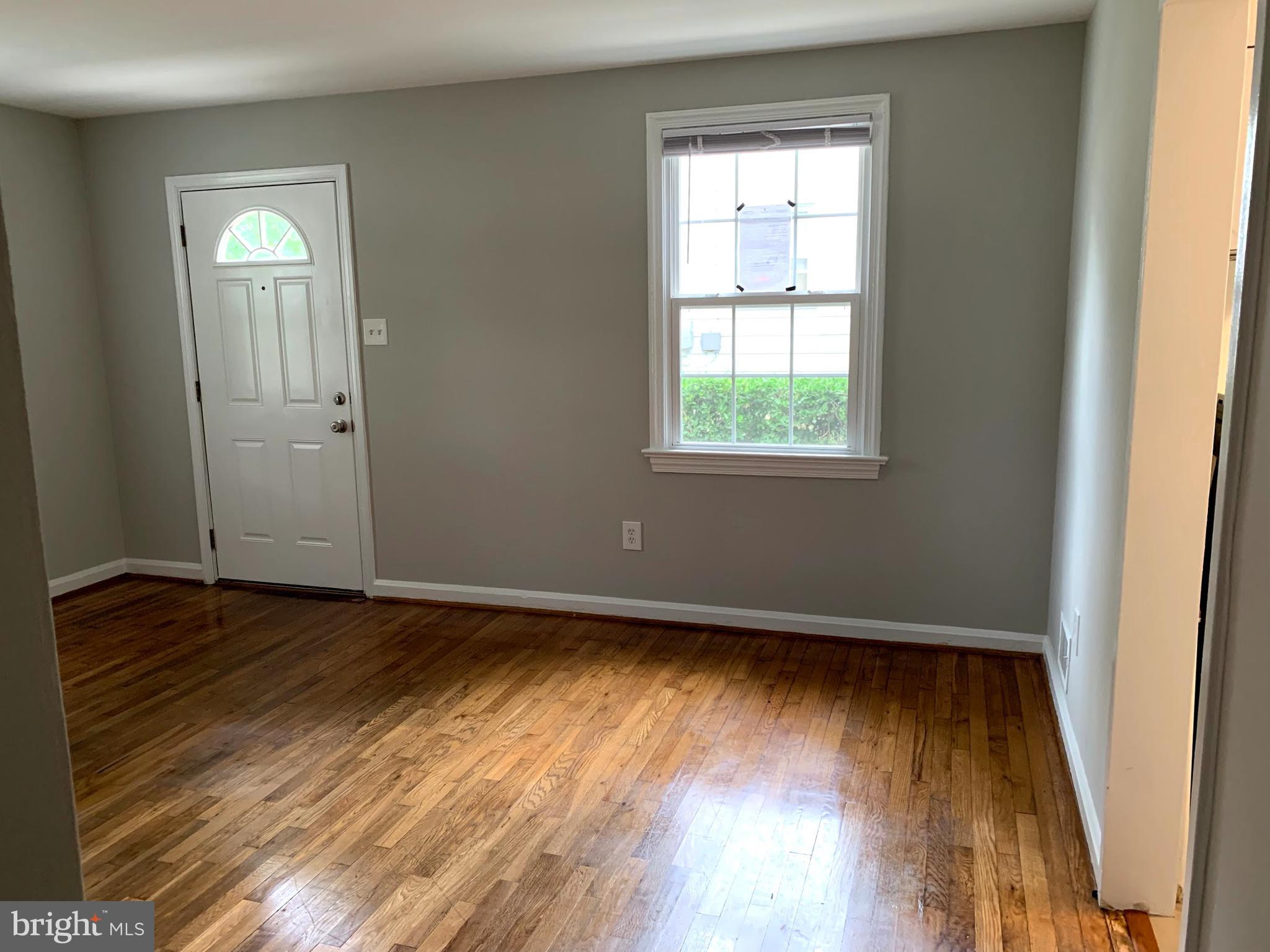 508 Pinewood Road Rockville, MD 20850 - Photo 14 of 29 Living Room