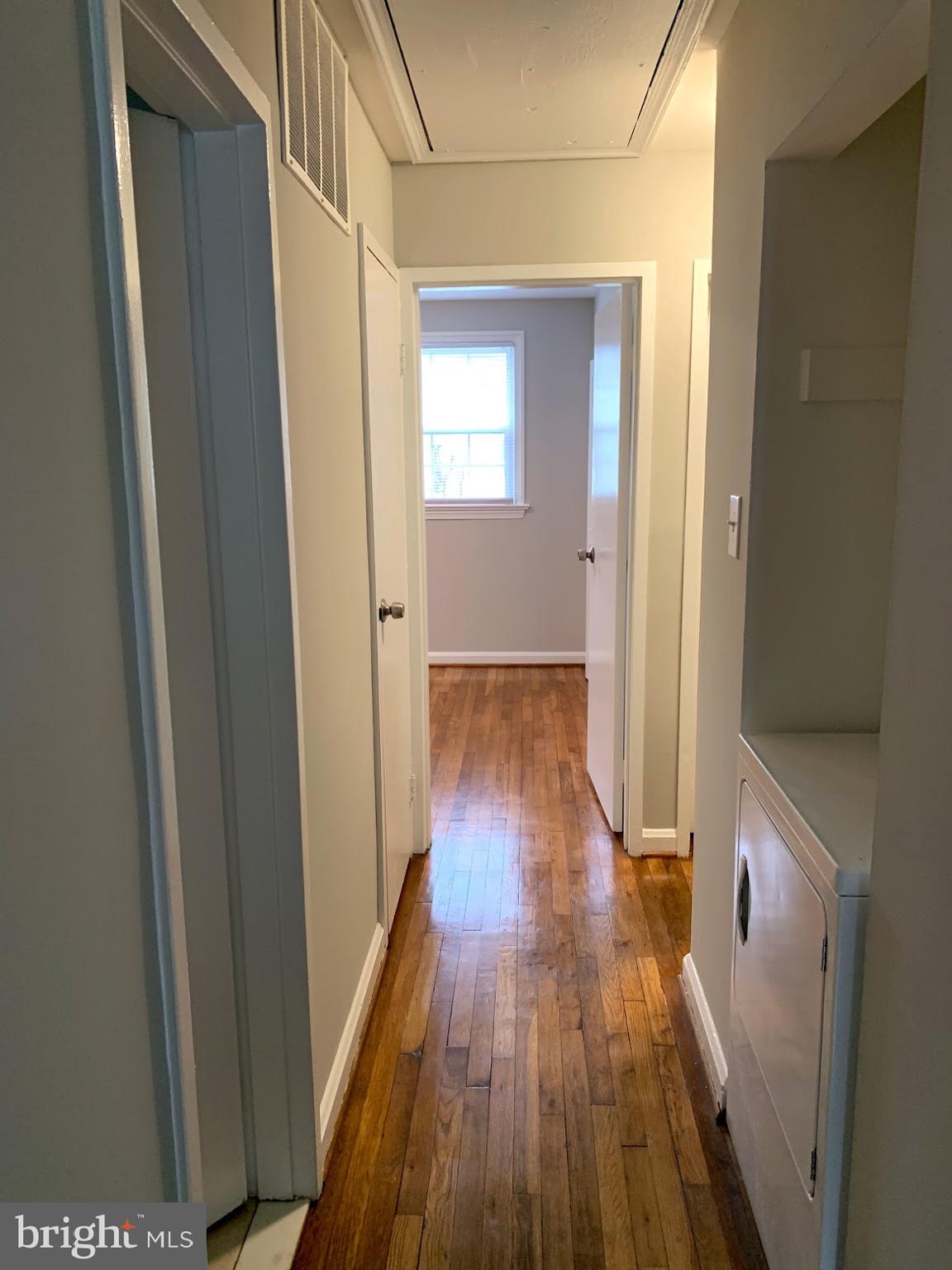 508 Pinewood Road Rockville, MD 20850 - Photo 15 of 29 Hallway