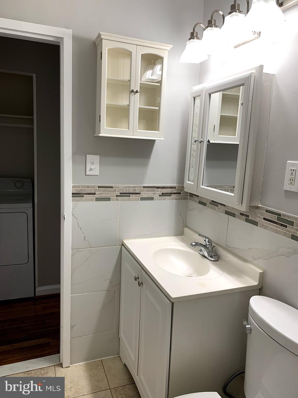 508 Pinewood Road Rockville, MD 20850 - Photo 8 of 29 Bathroom