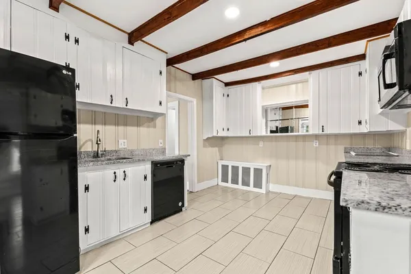 $3,100 | 9 Maple Circle, Unit 1, Marblehead, MA 01945