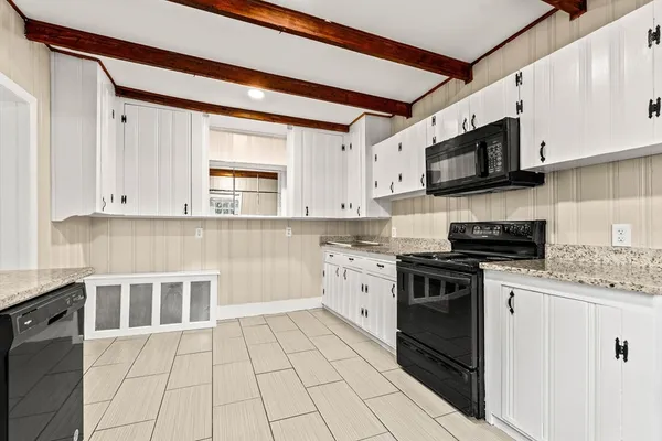 $3,100 | 9 Maple Circle, Unit 1, Marblehead, MA 01945