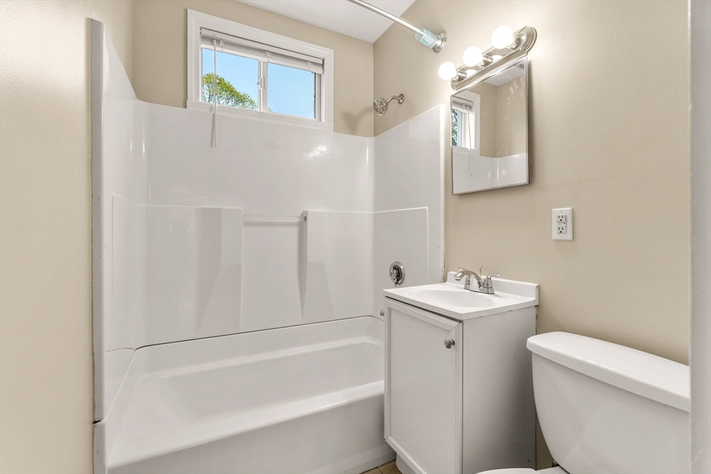 9 Maple Circle, Unit 1 Marblehead, MA 01945 - Photo 10 of 24