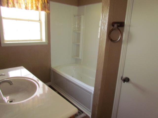 577 Lyons Road Alamo, TN 38001 - Photo 14 of 20 Master bathroom with whirlpool tub