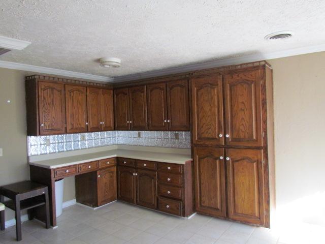 577 Lyons Road Alamo, TN 38001 - Photo 10 of 20 Large Country Eat-in Kitchen (Lots of storage) 14' x 18'