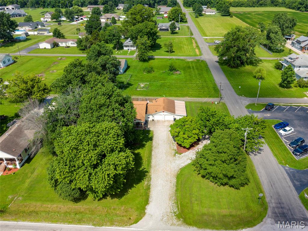716 Springfield Road Gillespie, IL 62033 - Photo 2 of 33