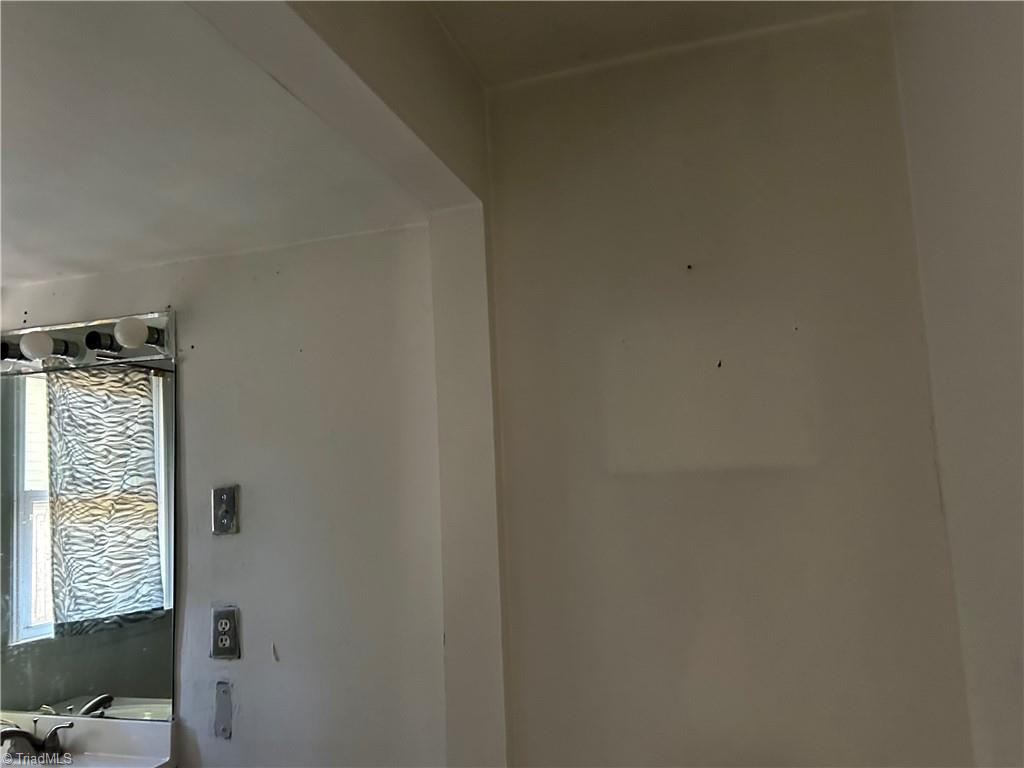 1715 Ringold Road Greensboro, NC 27405 - Photo 12 of 20 Gallery Image 12