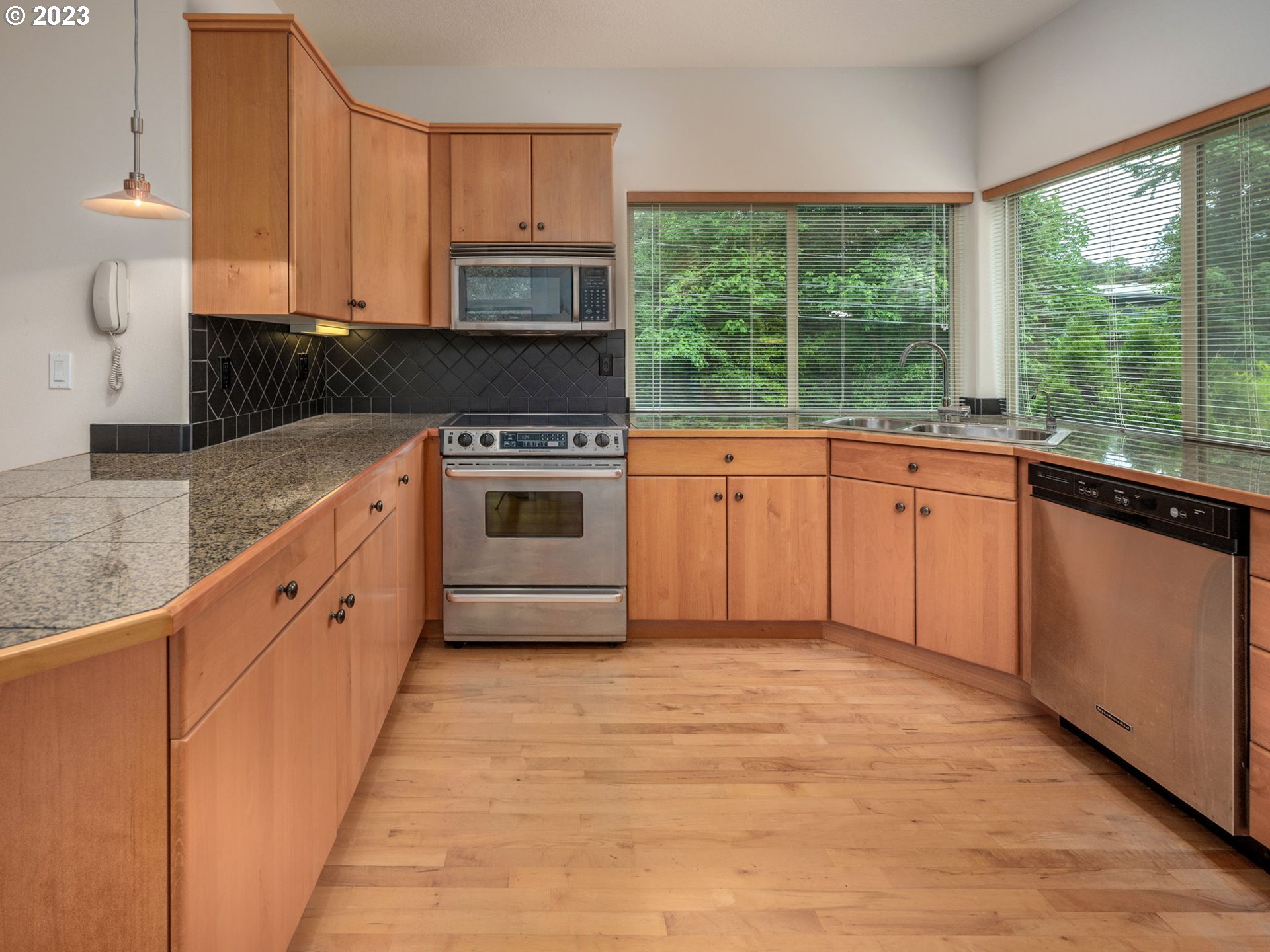 4249 Southwest Dosch Road Portland, OR 97239 - Photo 17 of 45 Gallery Image 17