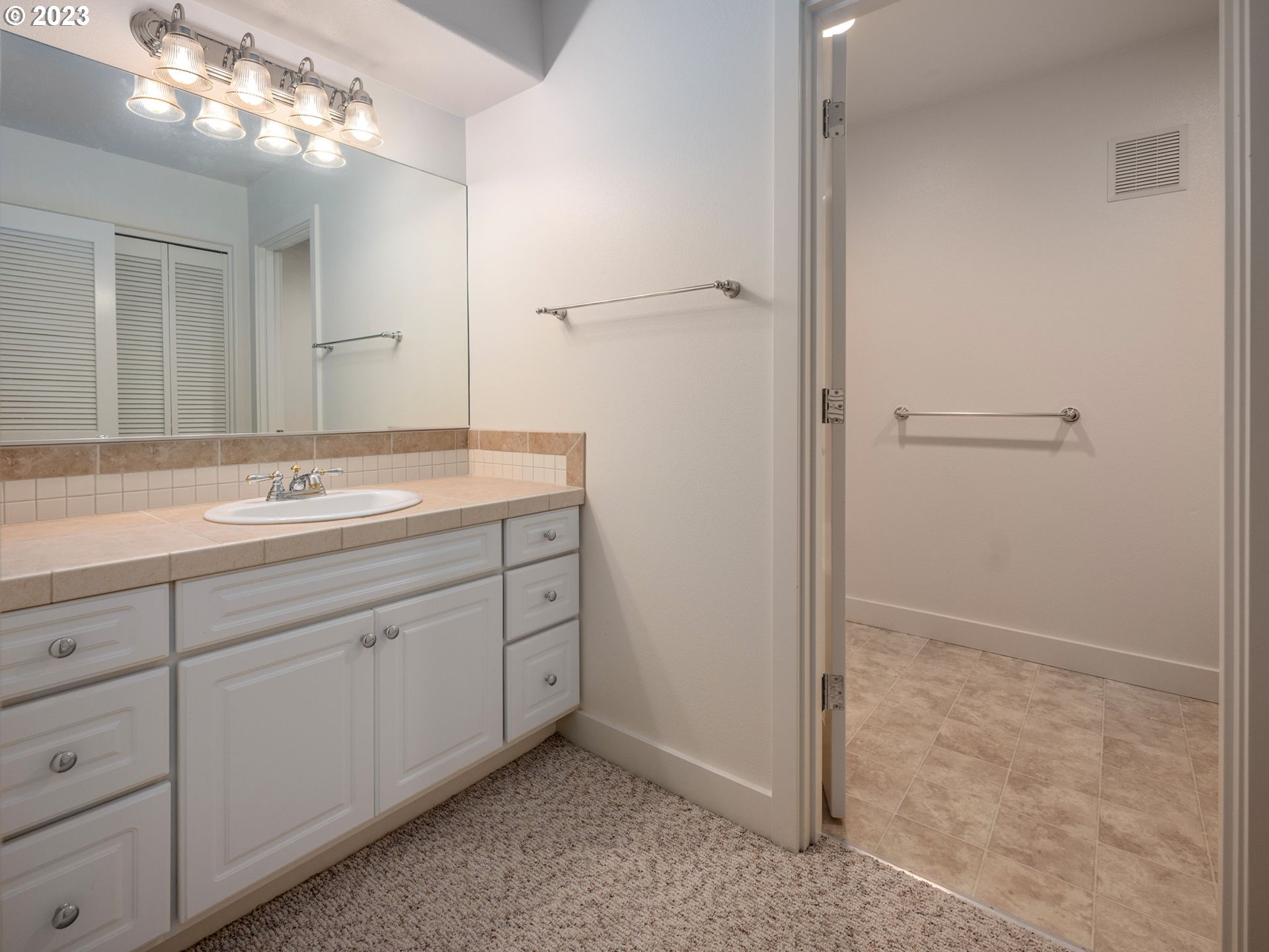 4249 Southwest Dosch Road Portland, OR 97239 - Photo 30 of 45 Gallery Image 30