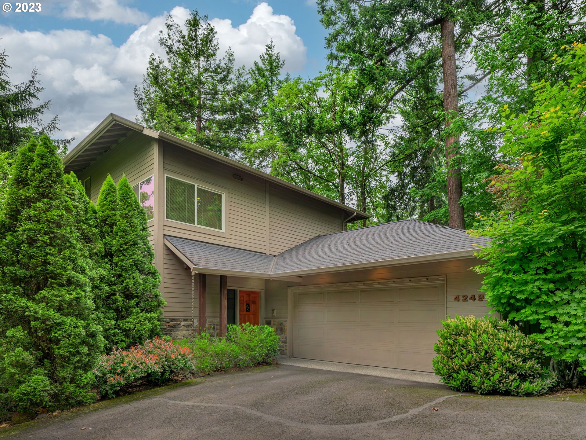 4249 Southwest Dosch Road Portland, OR 97239 - Photo 3 of 45 Gallery Image 3