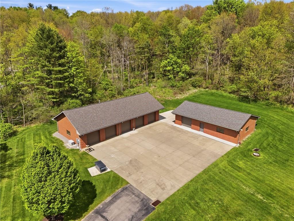 265 McFann Road Valencia, PA 16059 - Photo 45 of 50 an aerial view of a house with a yard