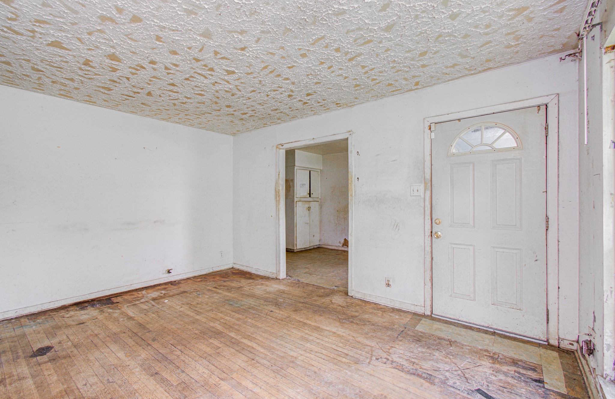 4110 Howcher Street Houston, TX 77047 - Photo 5 of 13 Living