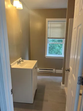 $950 | 159 4th Street, Unit 1, Fall River, MA 02721