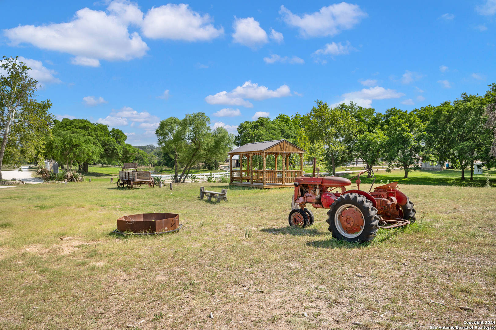 103 Waring Welfare Road Boerne, TX 78006 - Photo 8 of 33
