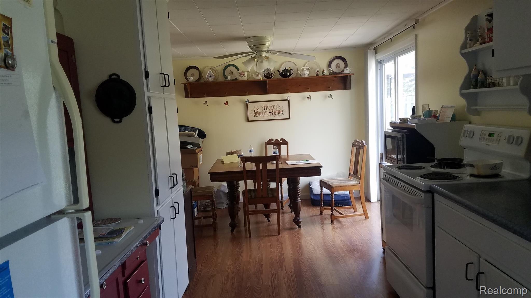 10486 West Mount Morris Road Flushing, MI 48433 - Photo 15 of 43 from kitchen to dining area