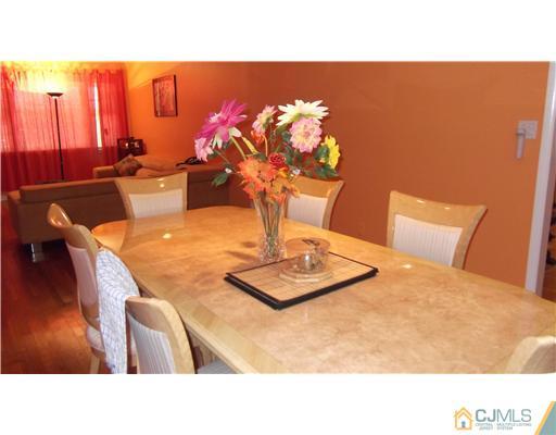 4 Brox Road Edison, NJ 08817 - Photo 11 of 19