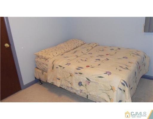 4 Brox Road Edison, NJ 08817 - Photo 13 of 19