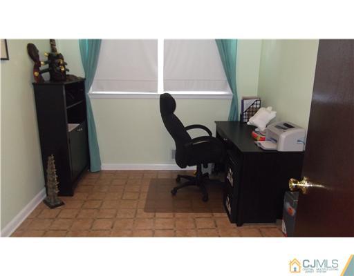 4 Brox Road Edison, NJ 08817 - Photo 14 of 19