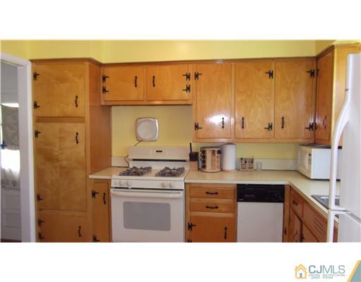 4 Brox Road Edison, NJ 08817 - Photo 3 of 19