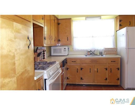 4 Brox Road Edison, NJ 08817 - Photo 6 of 19